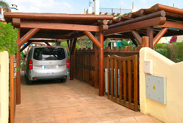 Pérgola de tronco para aparcamiento en Vera playa, Almería
